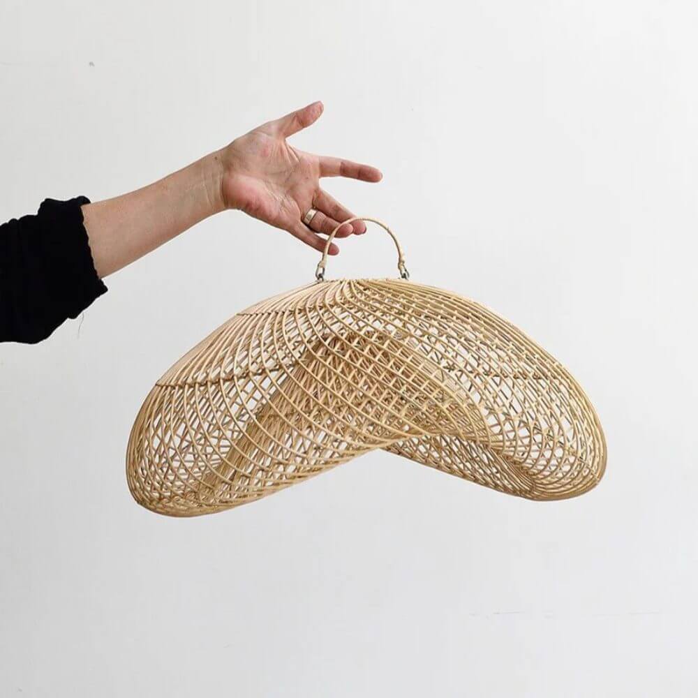 Handwoven Rattan Pendant Lamp – Organic Wave Design Natural Lighting