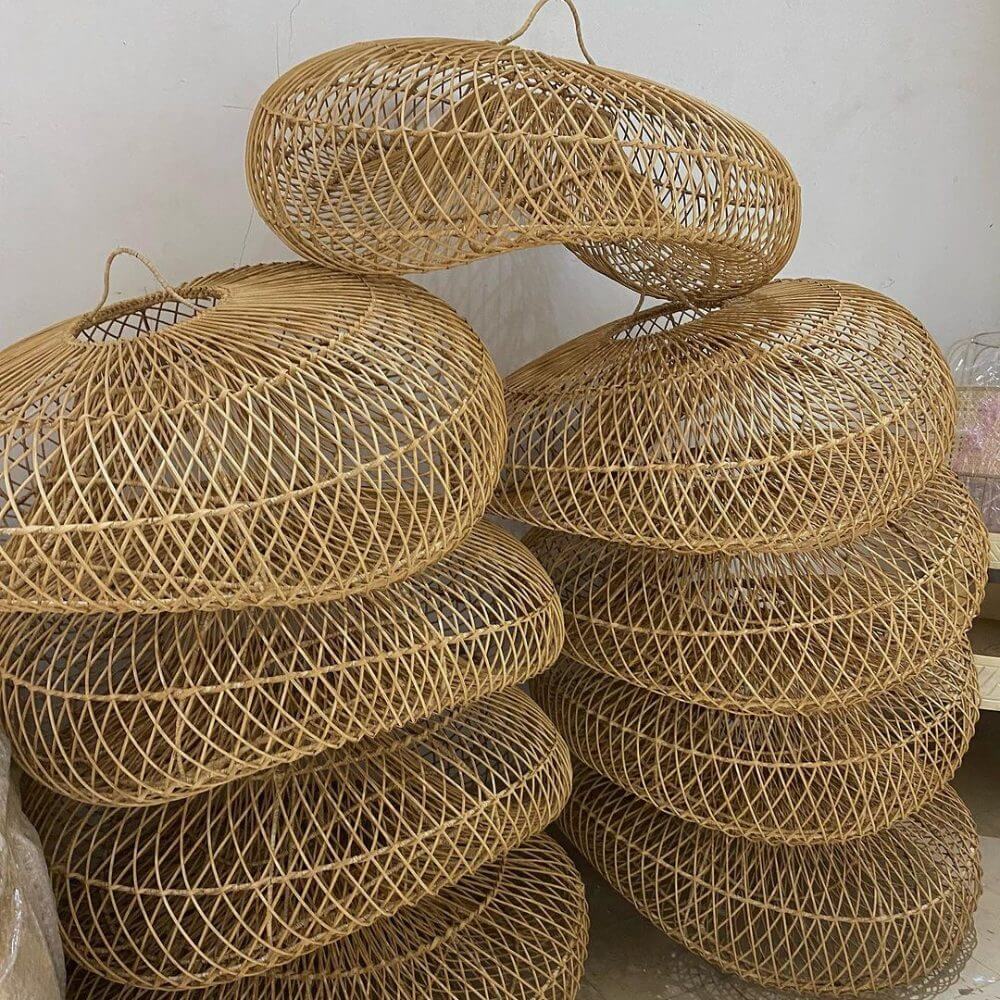 Handwoven Rattan Pendant Lamp – Organic Wave Design Natural Lighting